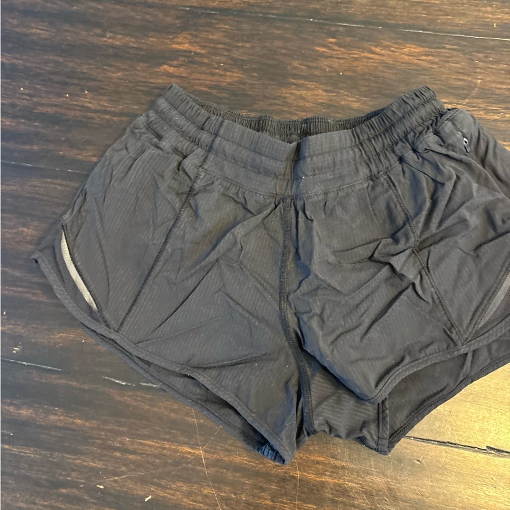 Lululemon Hotty Hot High-Rise Short 4" - Hyper Black - Size 2 - Picture 4 of 6